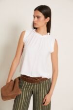Top lino sin mangas cuello volante blanco