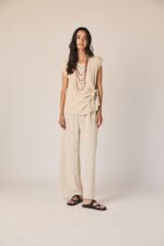 Pantalón fluido rayas beige - Imagen 4