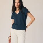 Camiseta básica cuello pico azul marino