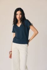 Camiseta básica cuello pico azul marino