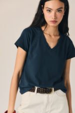 Camiseta básica cuello pico azul marino - Imagen 4