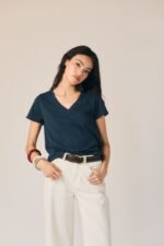 Camiseta básica cuello pico azul marino - Imagen 3