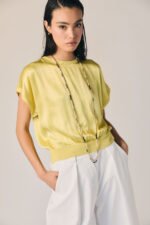 Camiseta raso con cordón amarillo - Imagen 4