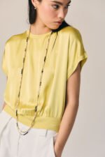 Camiseta raso con cordón amarillo - Imagen 5