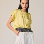 Camiseta raso con cordón amarillo
