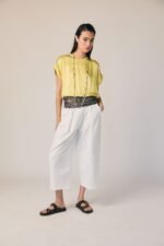 Camiseta raso con cordón amarillo - Imagen 2