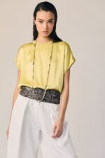 Camiseta raso con cordón amarillo - Imagen 3