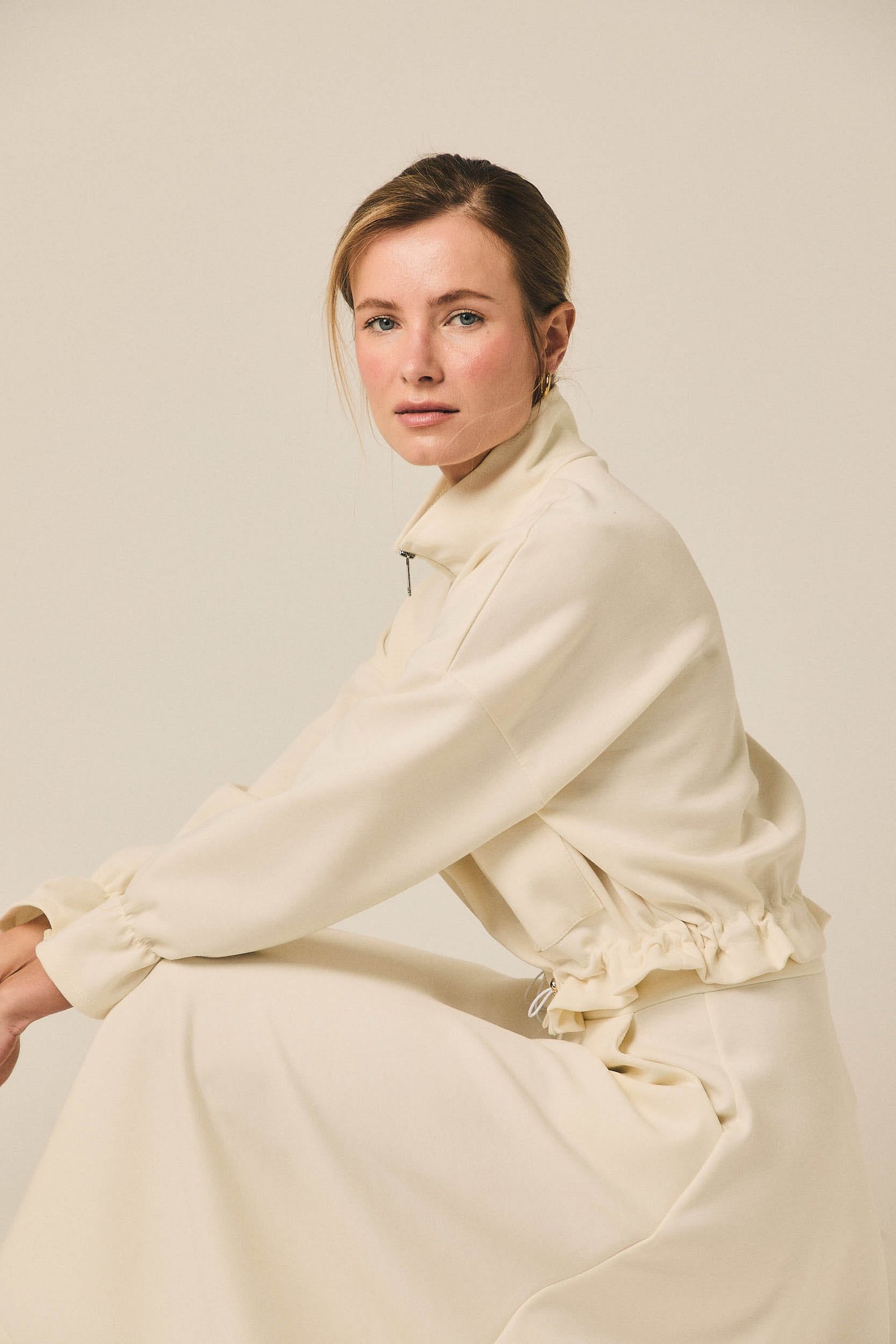Chaqueta-neopreno-crudo-934854-8.jpg Chaqueta neopreno crema - Imagen 1
