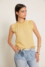 Top lino sin mangas cuello volante amarillo - Imagen 2